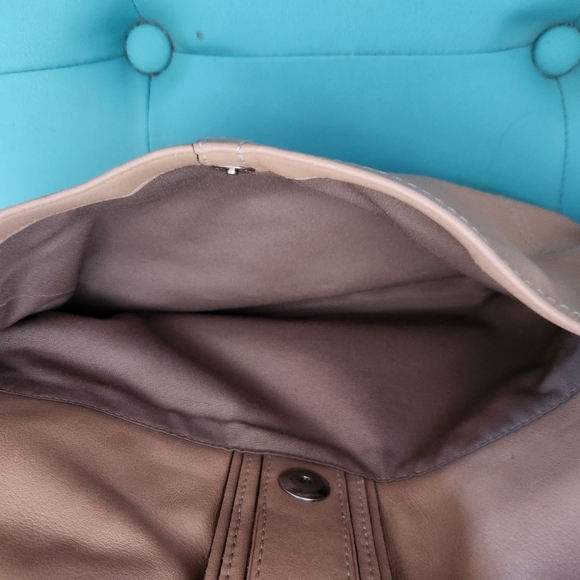 Coach Hamptons Big Buckle Medium Beige Leather Hobo F11197 - Picture 2 of 16